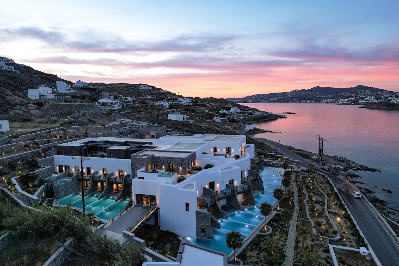 Aeonic Suites & Spa
