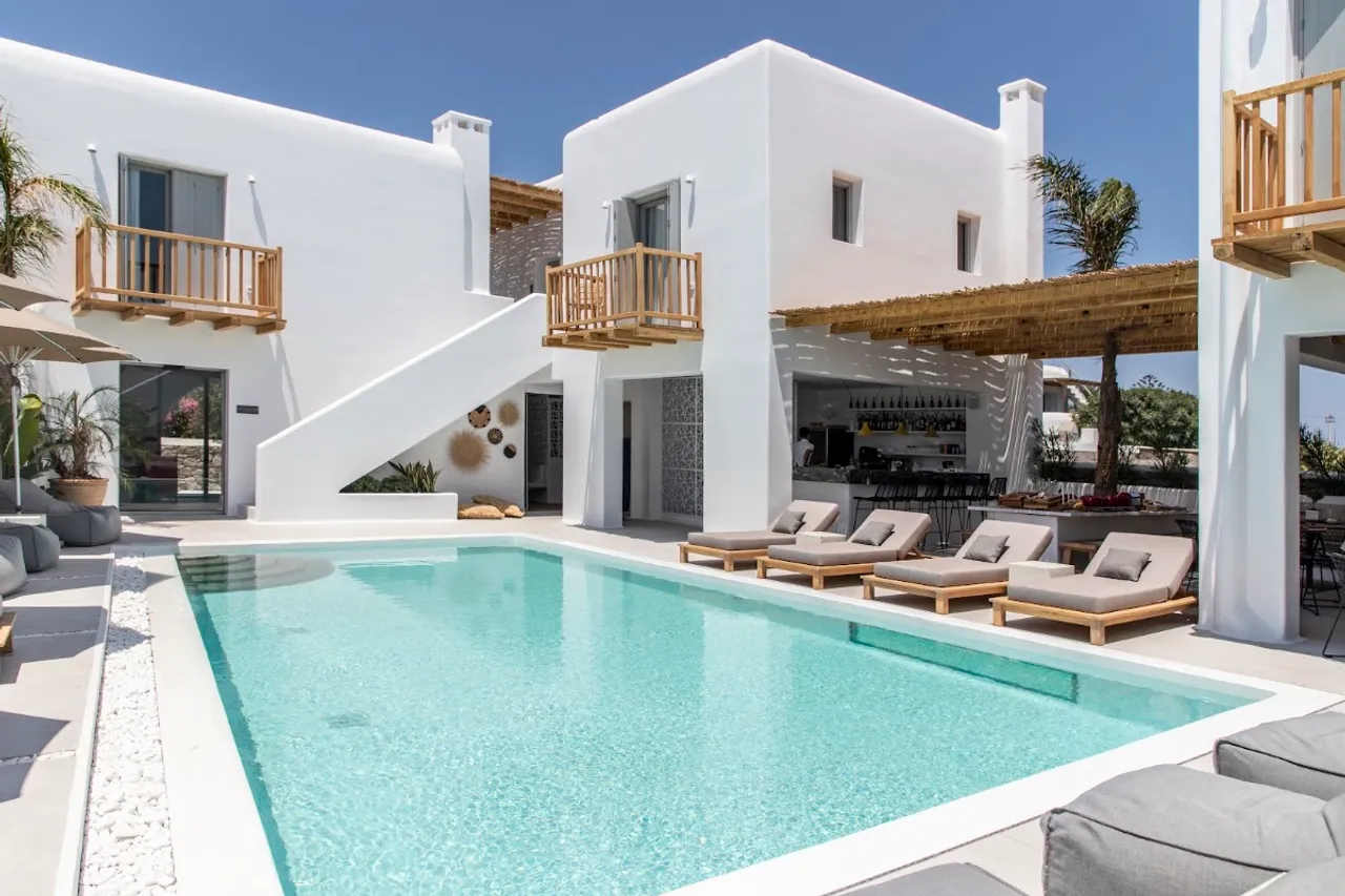 Adorno Beach Hotel & Suites