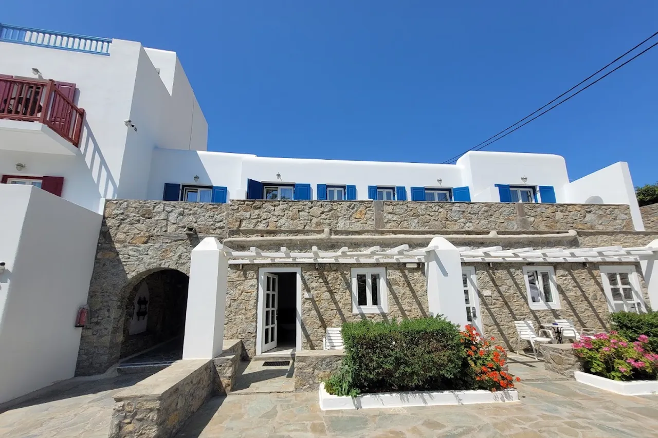 Kamari Hotel