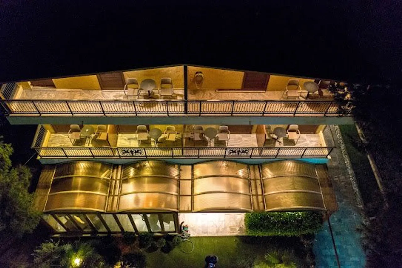 Chris Hotel